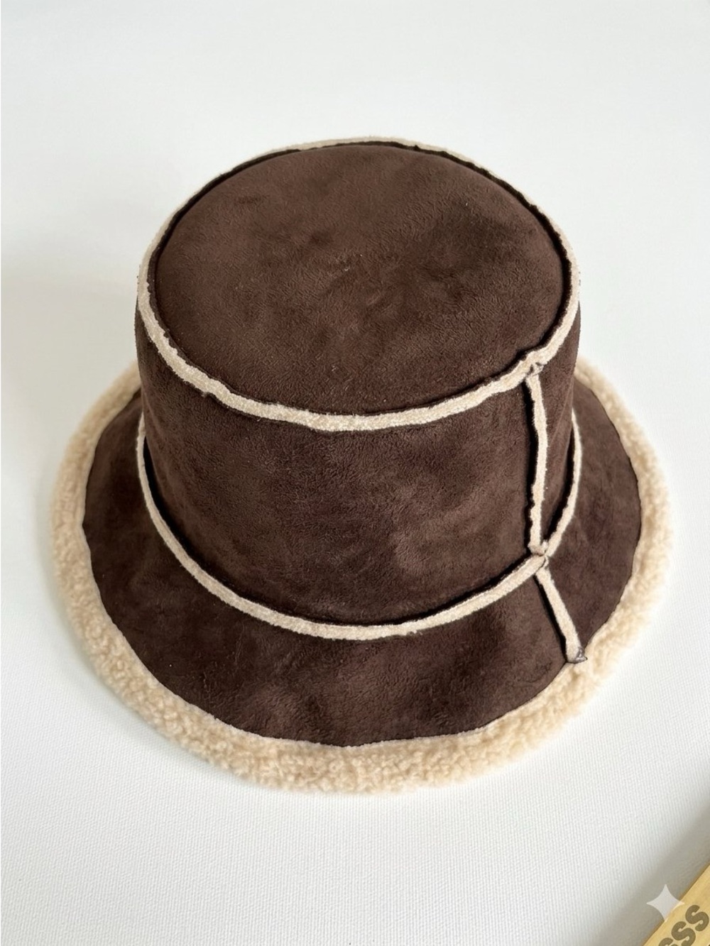 Northern Reflections Brown Suede Bucket Hat with Cream Shearling Trim